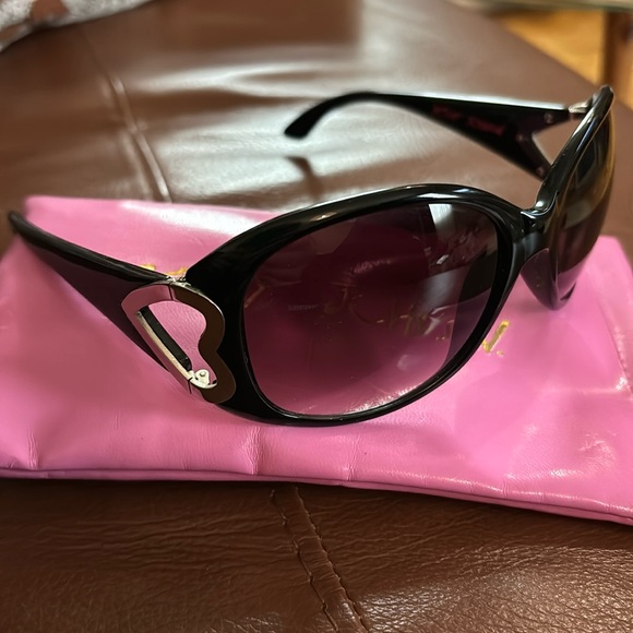 Betsey Johnson black heart sunglasses 🖤 - Picture 1 of 7